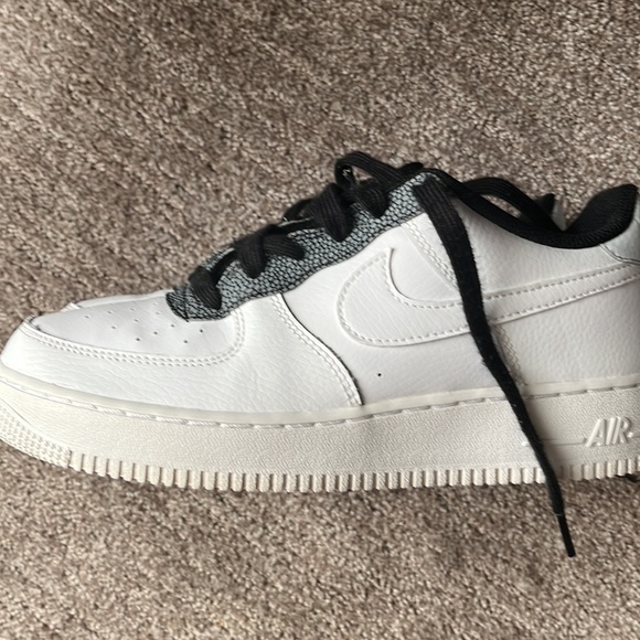 White and black airforces - Picture 3 of 5